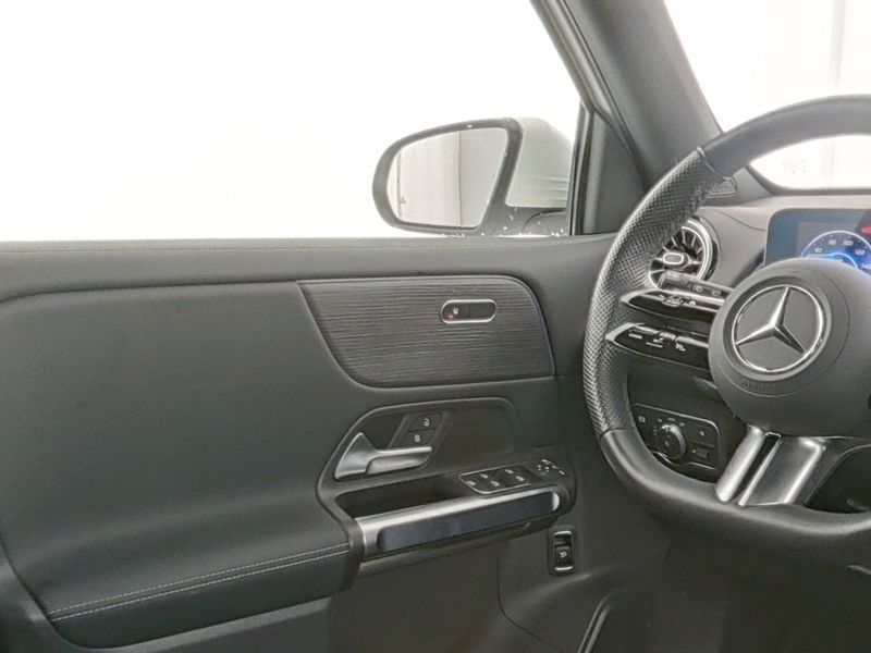 Mercedes-Benz EQB 2024
