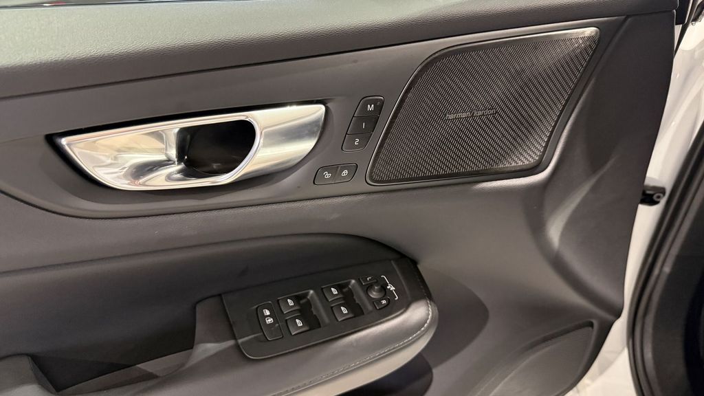 Volvo V60 2024