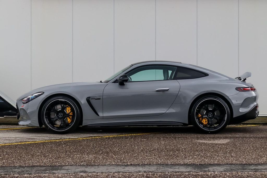 Mercedes-Benz AMG GT 2025