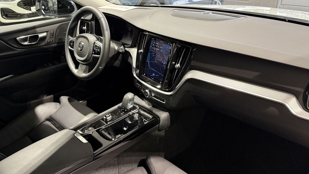 Volvo V60 2024