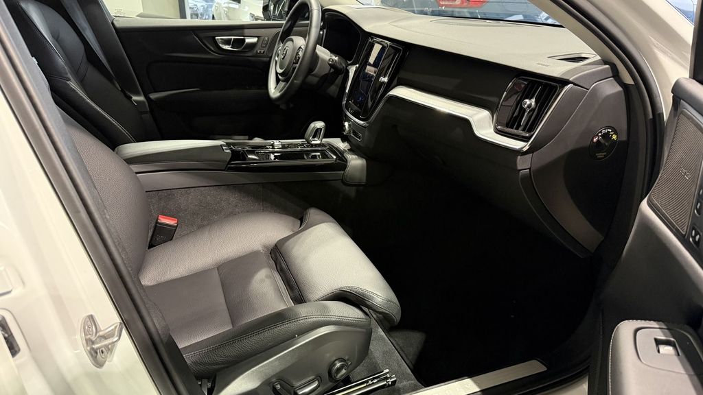 Volvo V60 2024