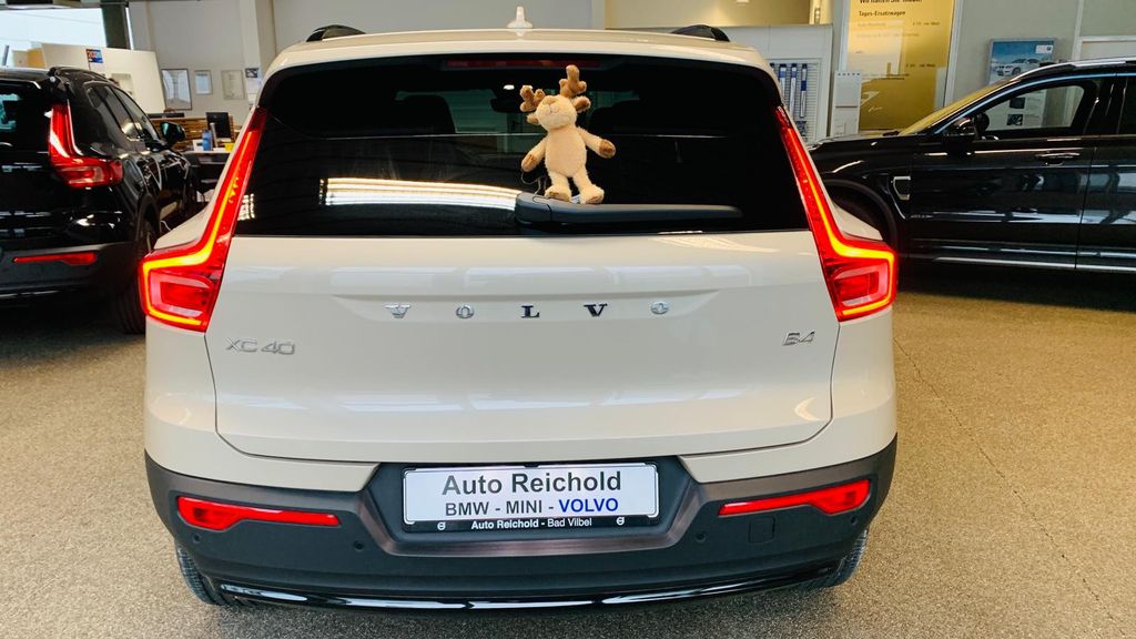 Volvo XC40 2025
