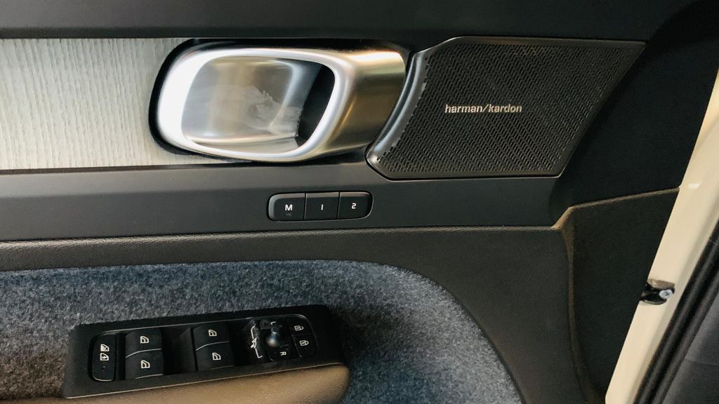 Volvo XC40 2025