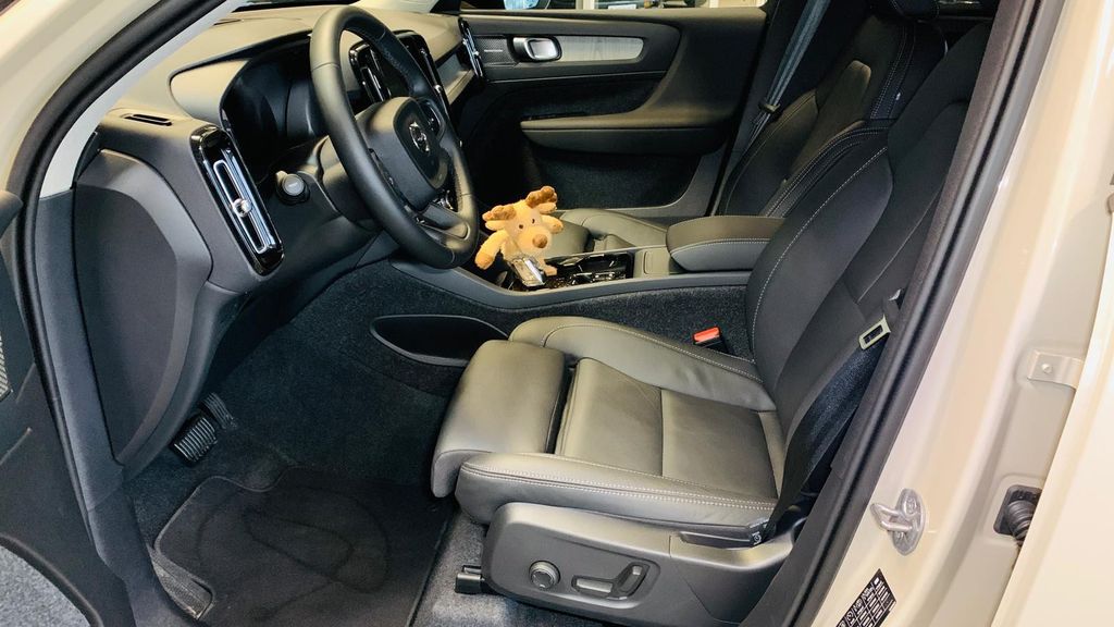 Volvo XC40 2025