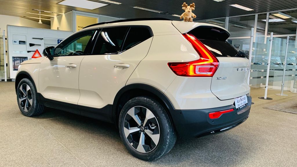 Volvo XC40 2025