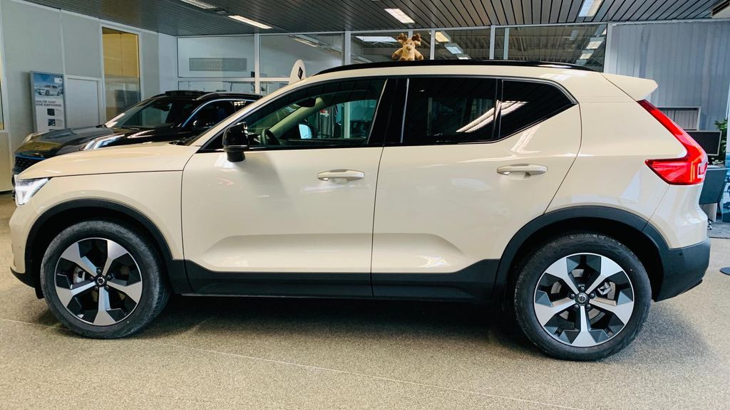 Volvo XC40 2025