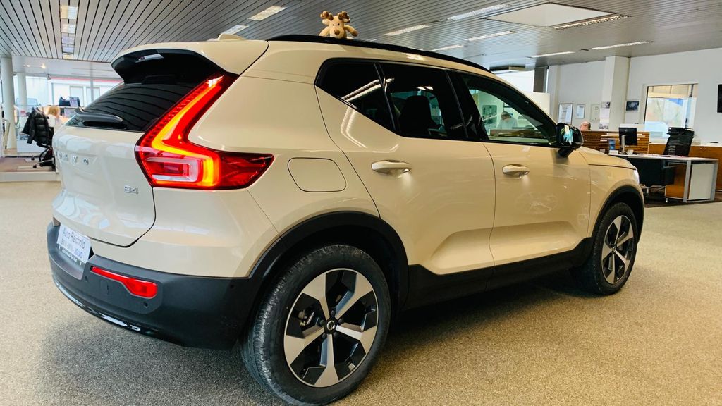 Volvo XC40 2025