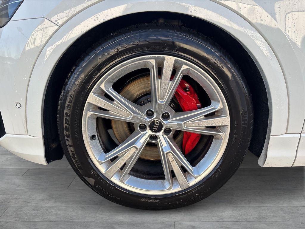 Audi SQ8 2025