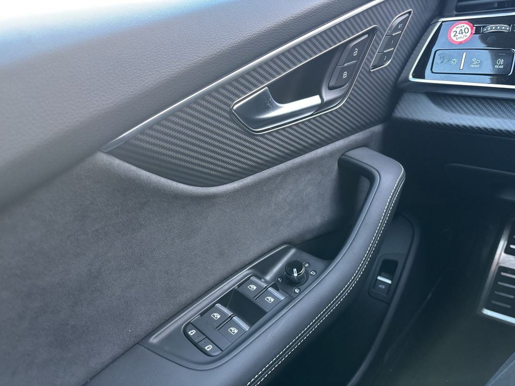 Audi SQ8 2025