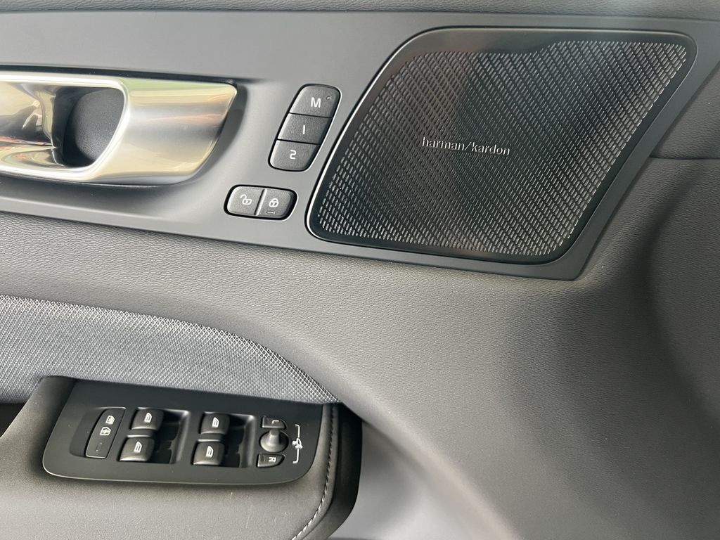 Volvo XC60 2025