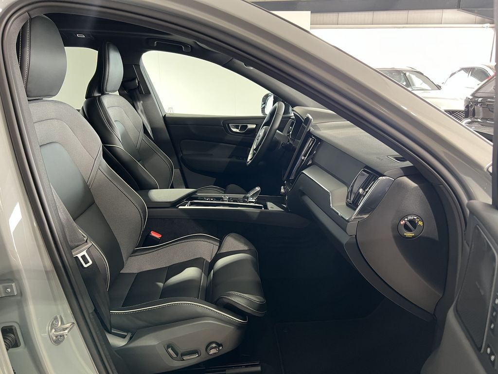 Volvo XC60 2025