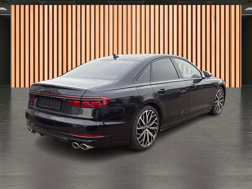 Audi S8