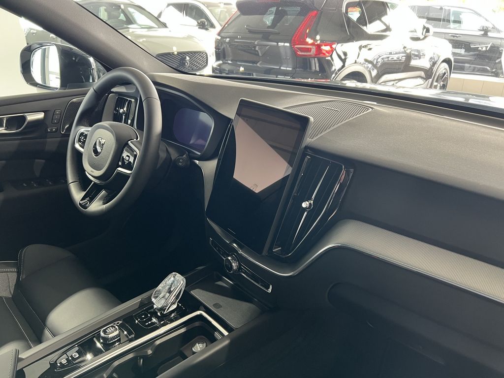 Volvo XC60 2025