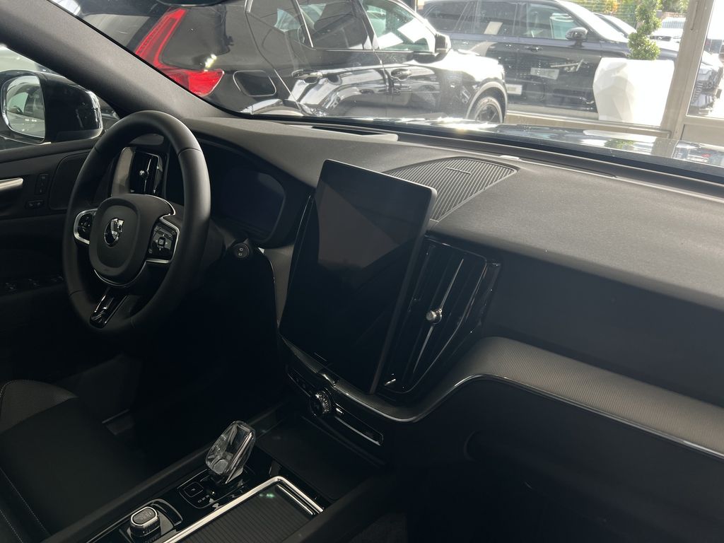 Volvo XC60 2025