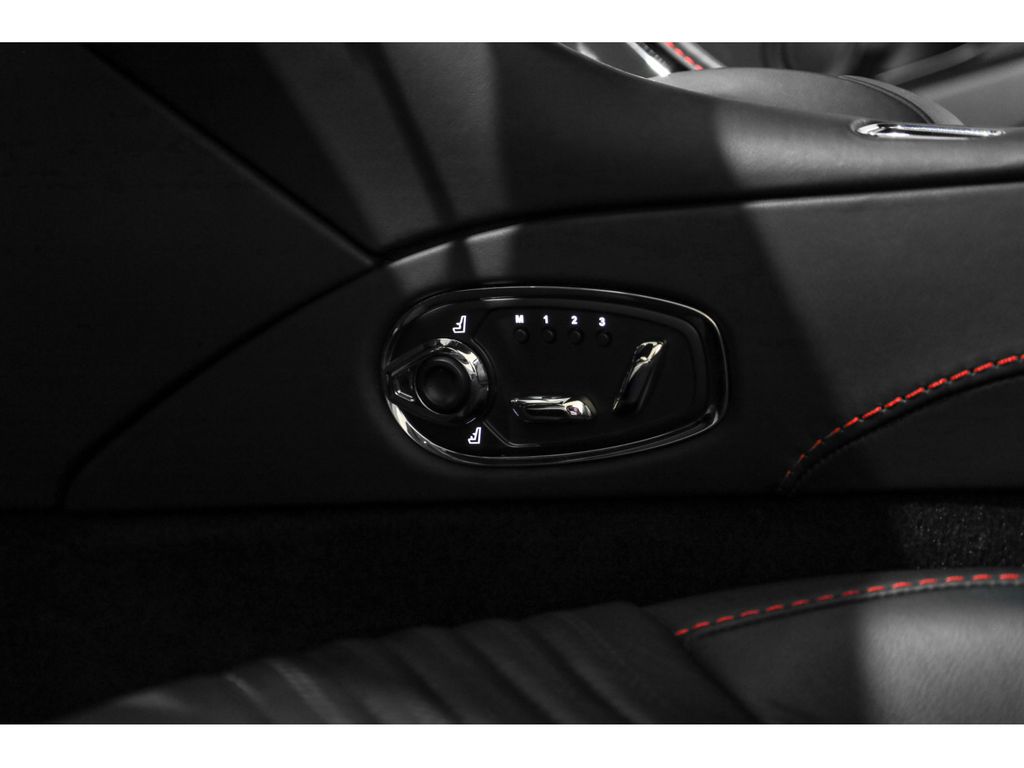 Aston Martin DB11 2018