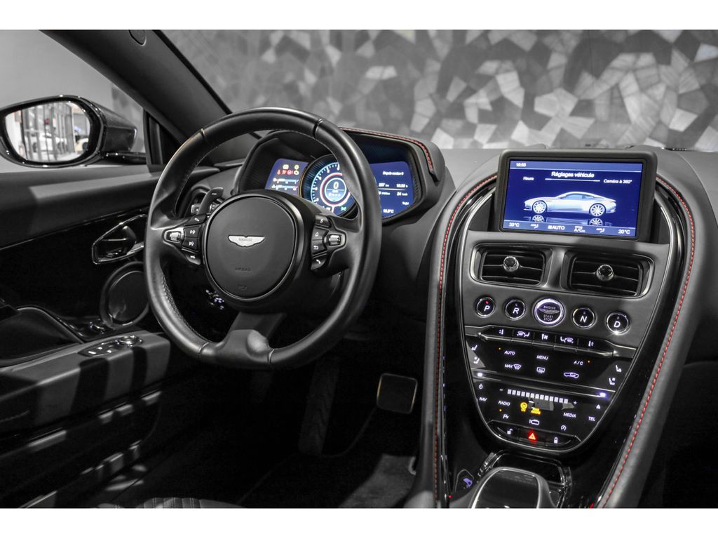 Aston Martin DB11 2018