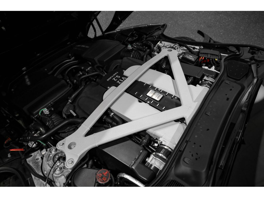 Aston Martin DB11 2018