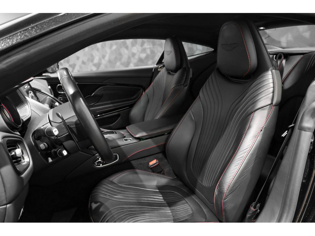 Aston Martin DB11 2018