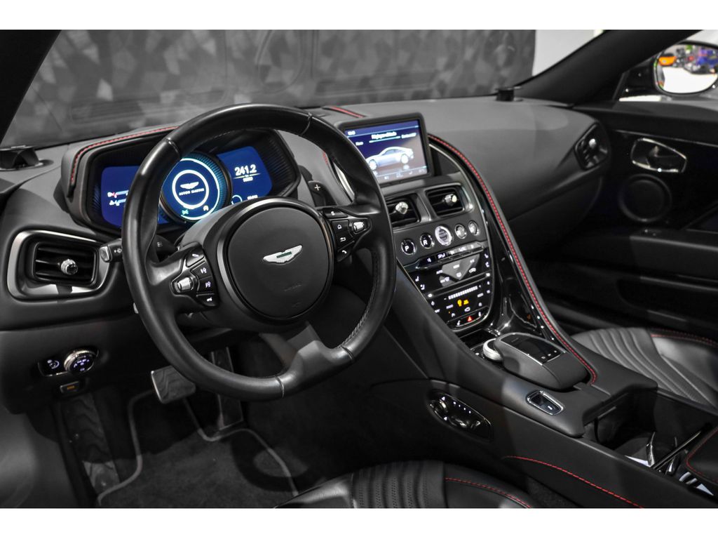 Aston Martin DB11 2018