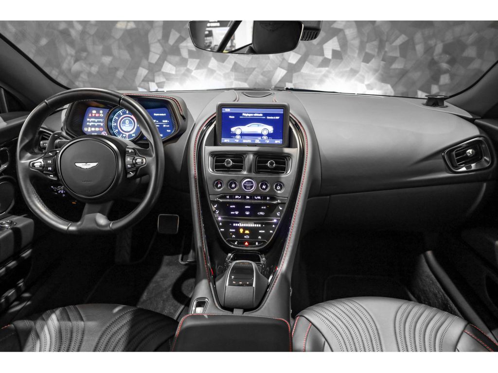 Aston Martin DB11 2018