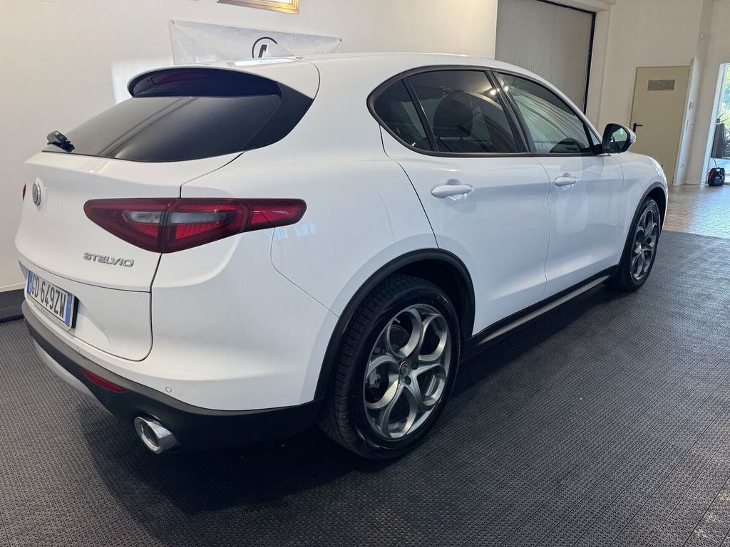 Alfa Romeo Stelvio 2021