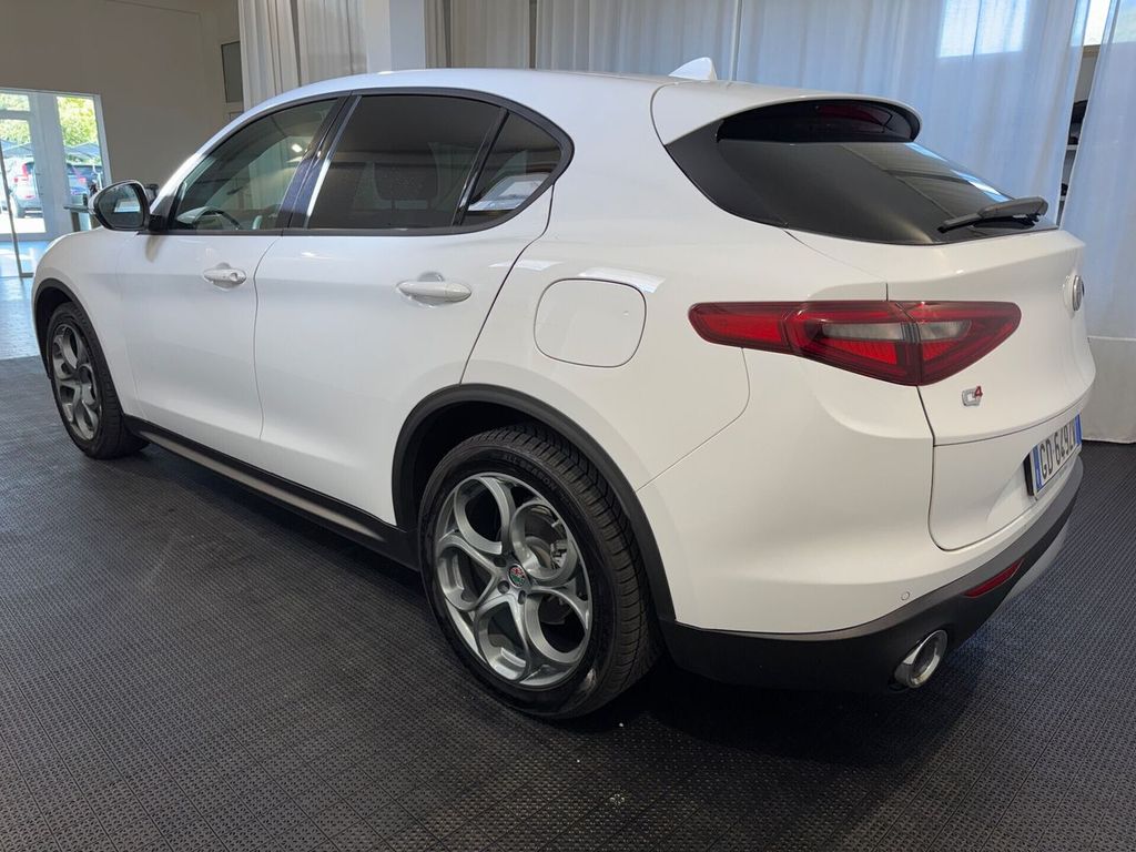 Alfa Romeo Stelvio 2021