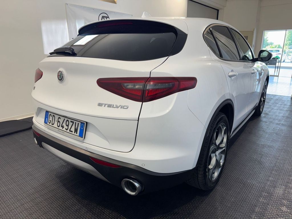 Alfa Romeo Stelvio 2021