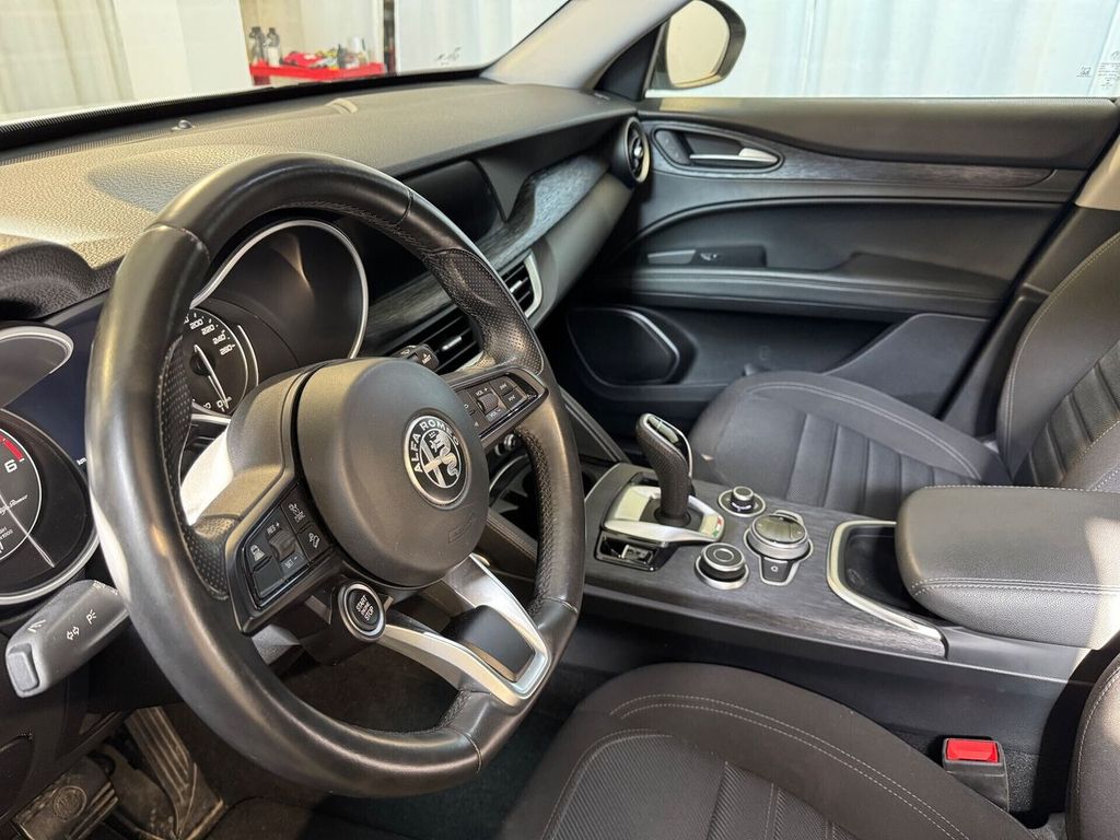 Alfa Romeo Stelvio 2021