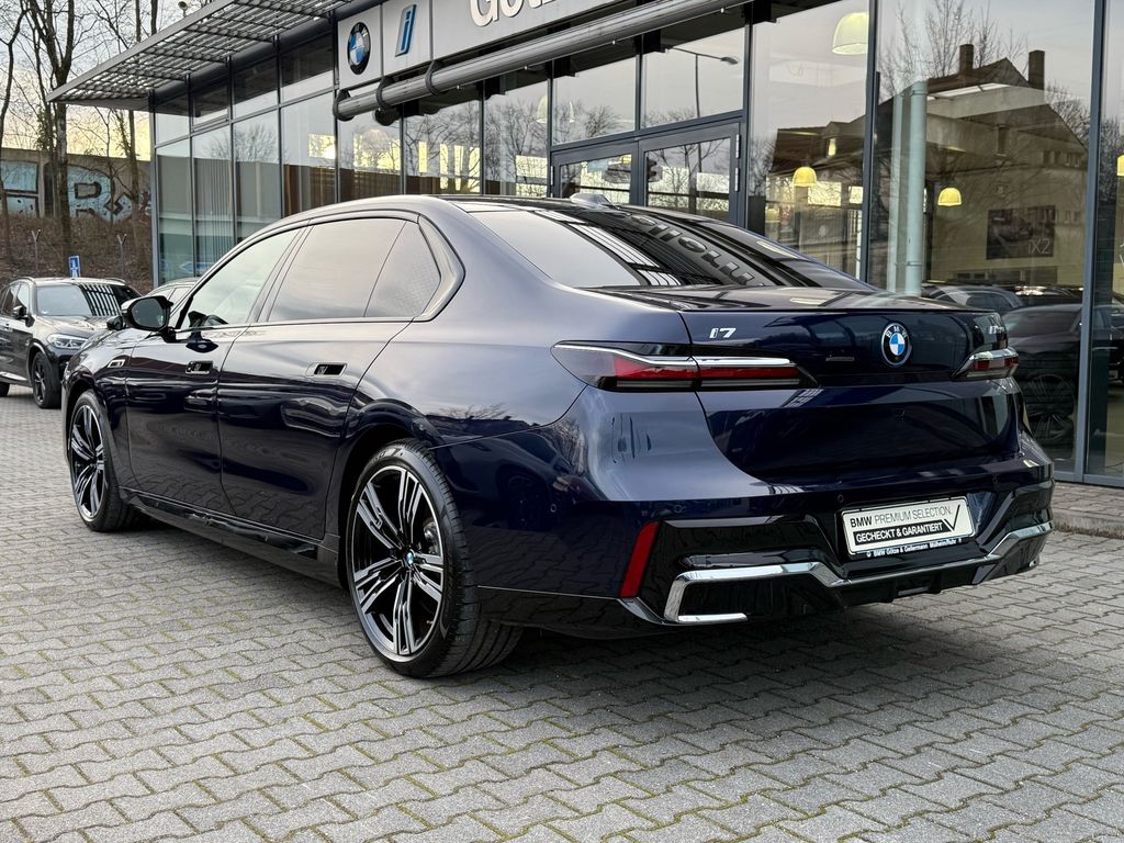 BMW i7 2024