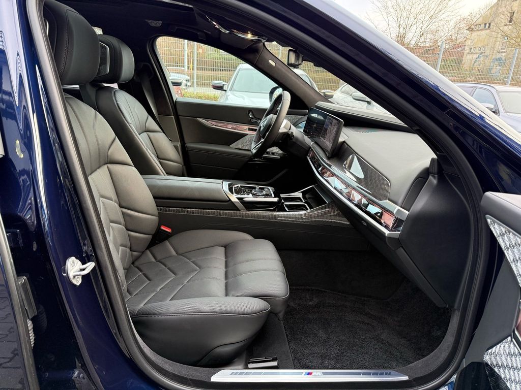 BMW i7 2024