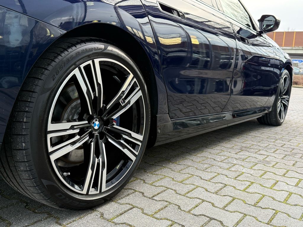 BMW i7 2024