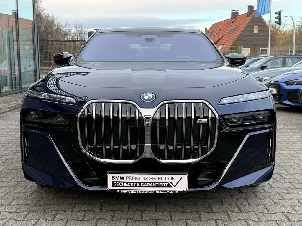 BMW i7 2024