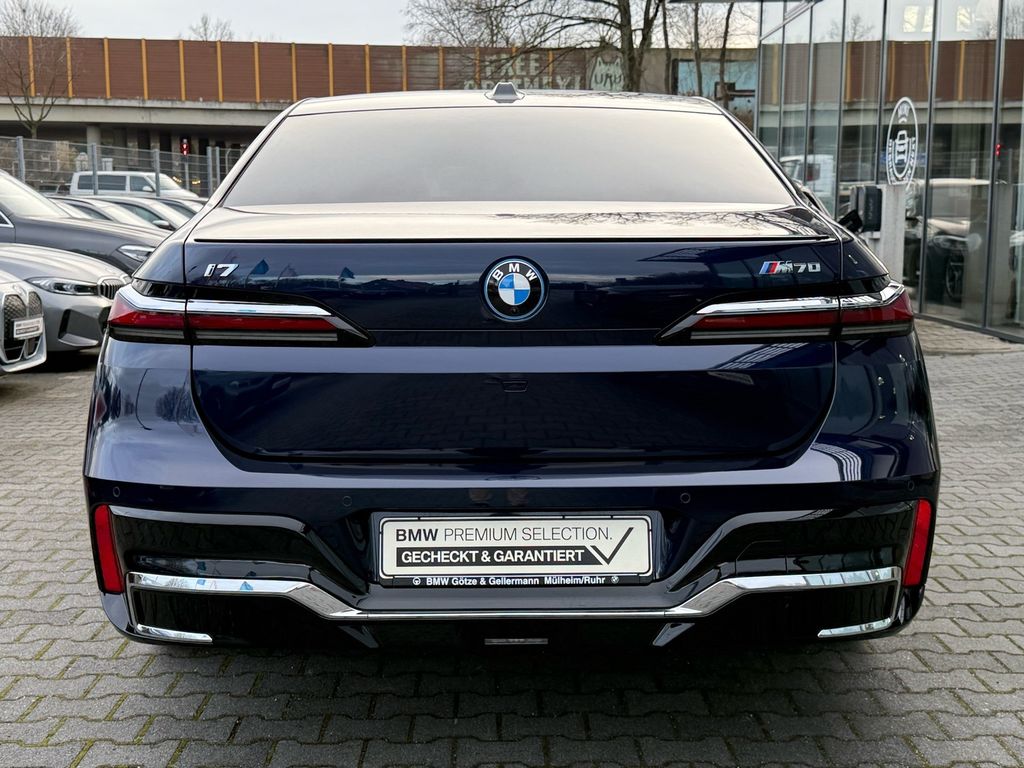 BMW i7 2024