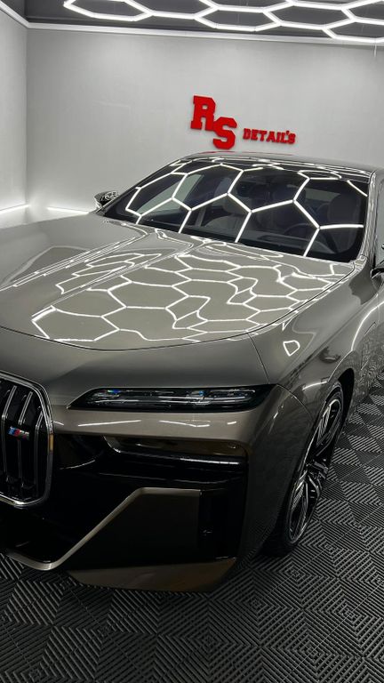 BMW 760 2023