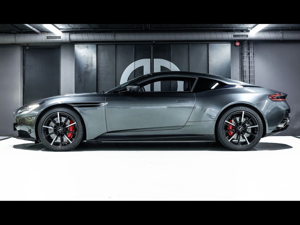 Aston Martin DB11 2022