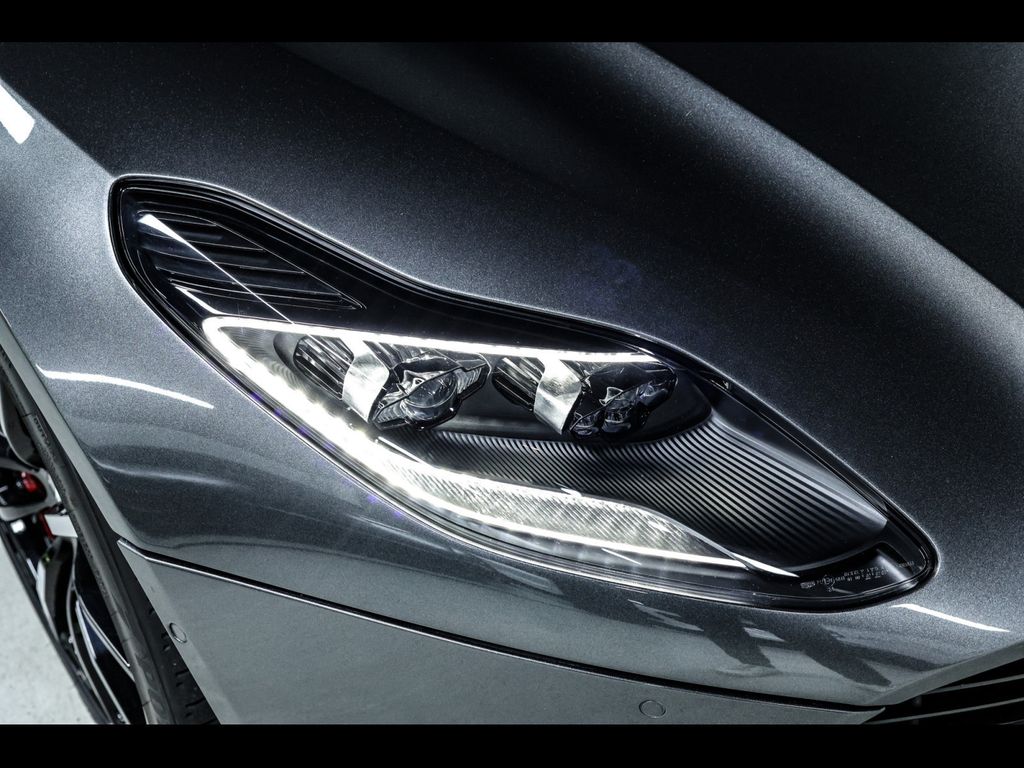 Aston Martin DB11 2022