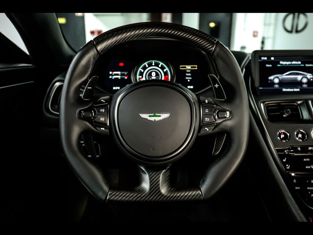 Aston Martin DB11 2022