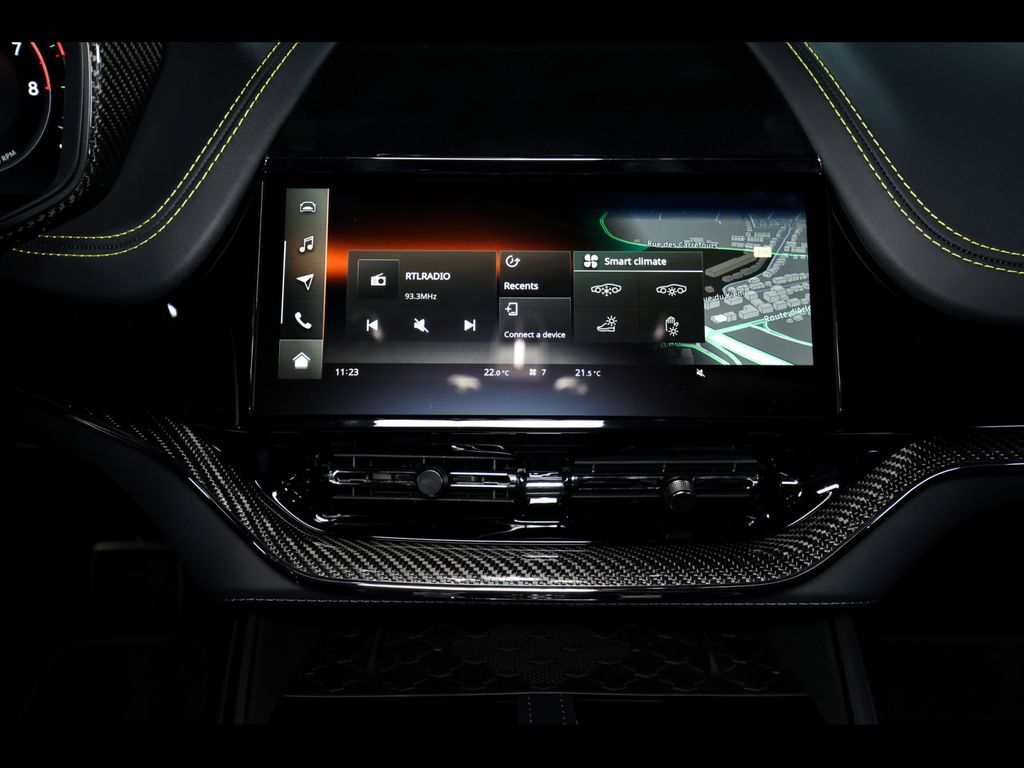 Aston Martin DBX 2025