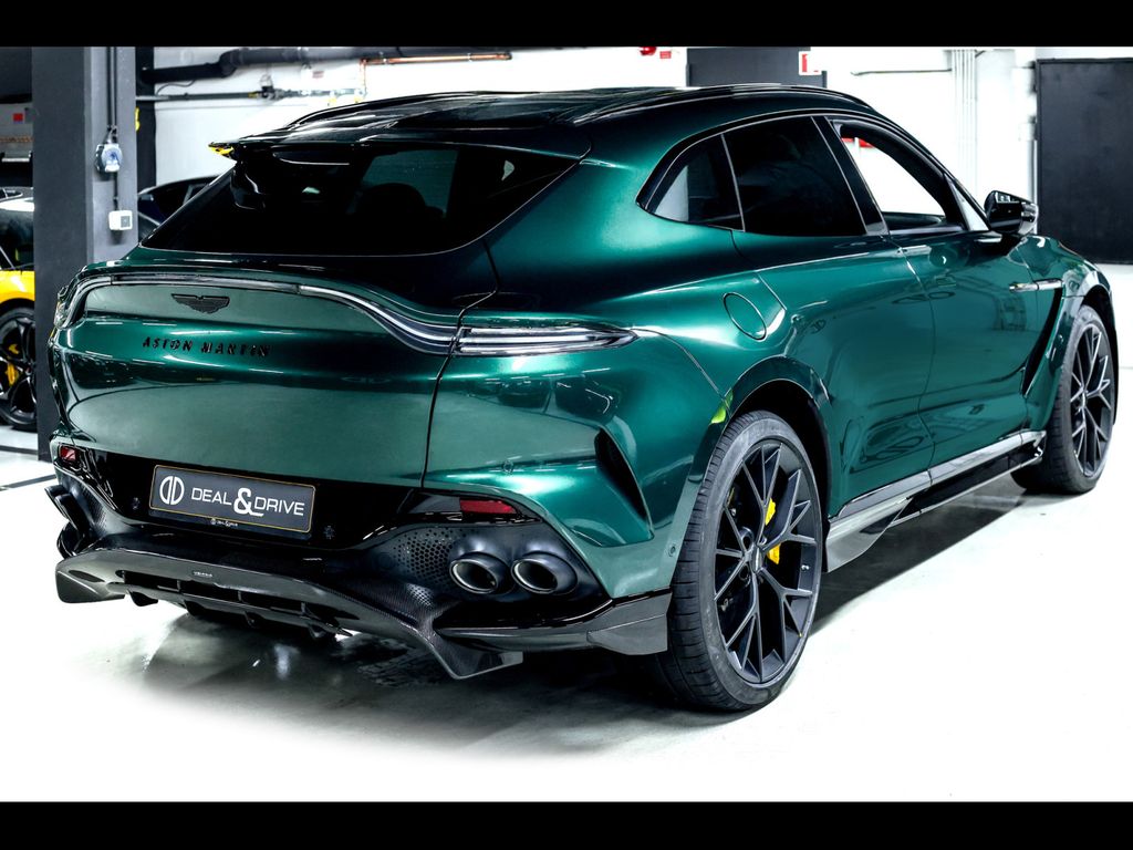 Aston Martin DBX 2025