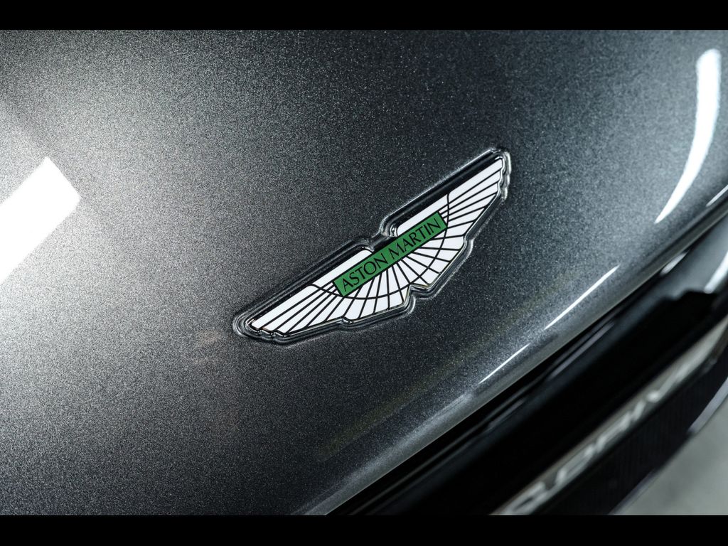 Aston Martin DB11 2022