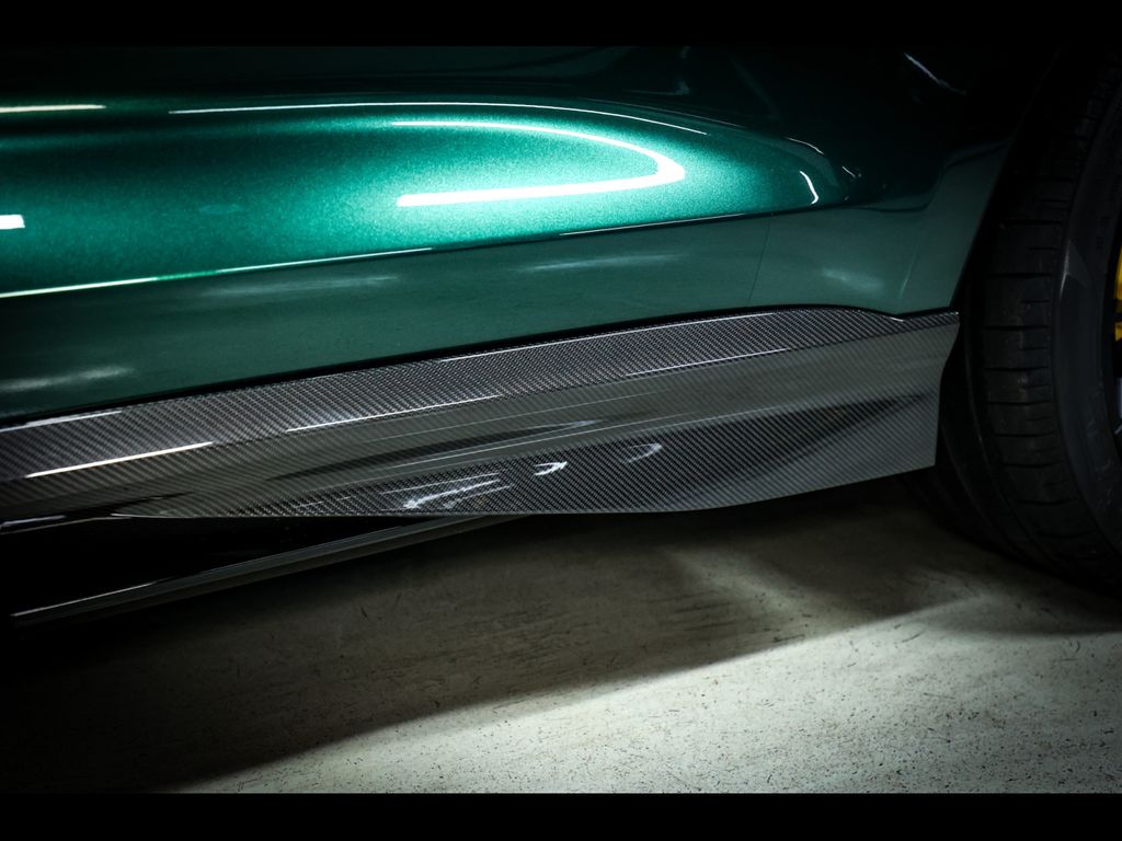Aston Martin DBX 2025