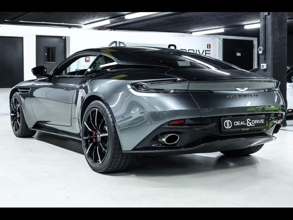 Aston Martin DB11 2022