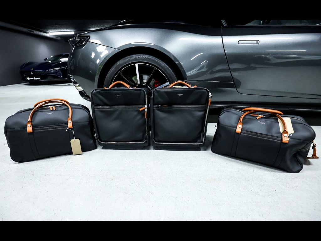 Aston Martin DB11 2022