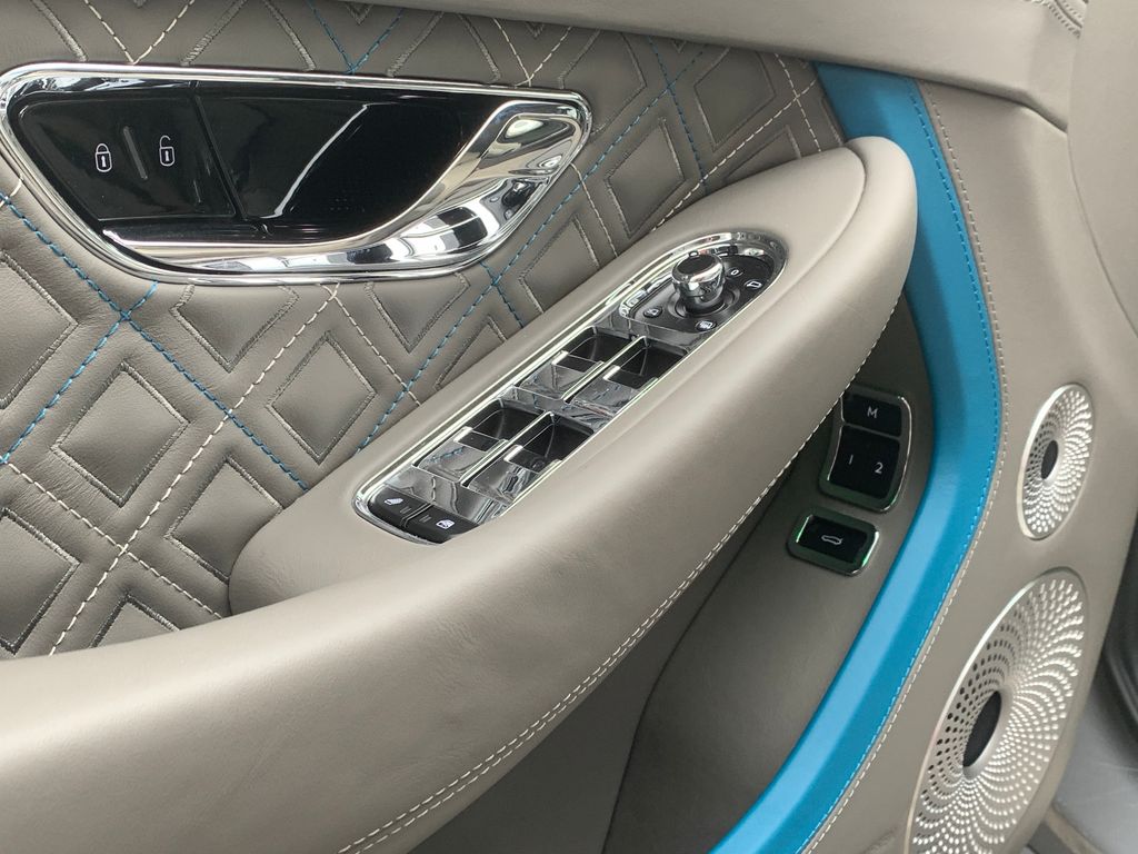 Bentley Continental GTC 2023