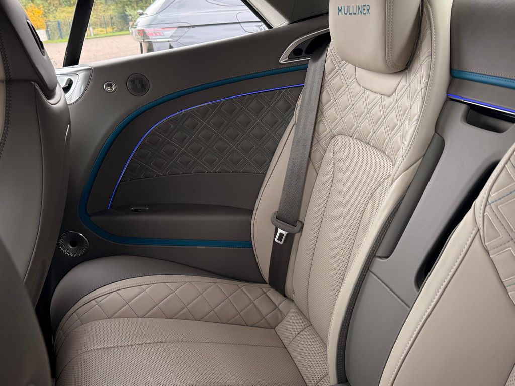 Bentley Continental GTC 2023