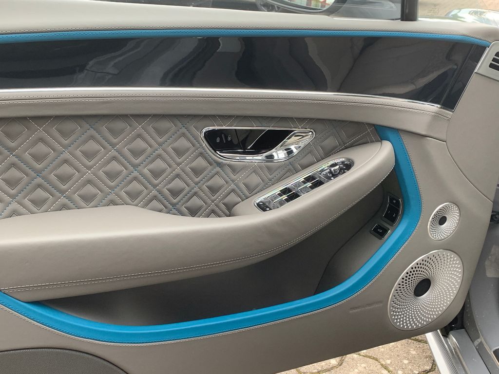 Bentley Continental GTC 2023