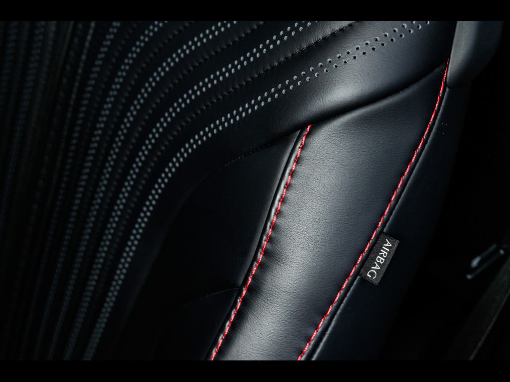 Aston Martin DB11 2022