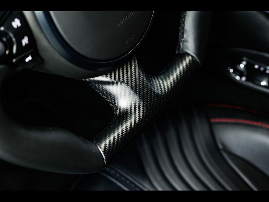 Aston Martin DB11 2022