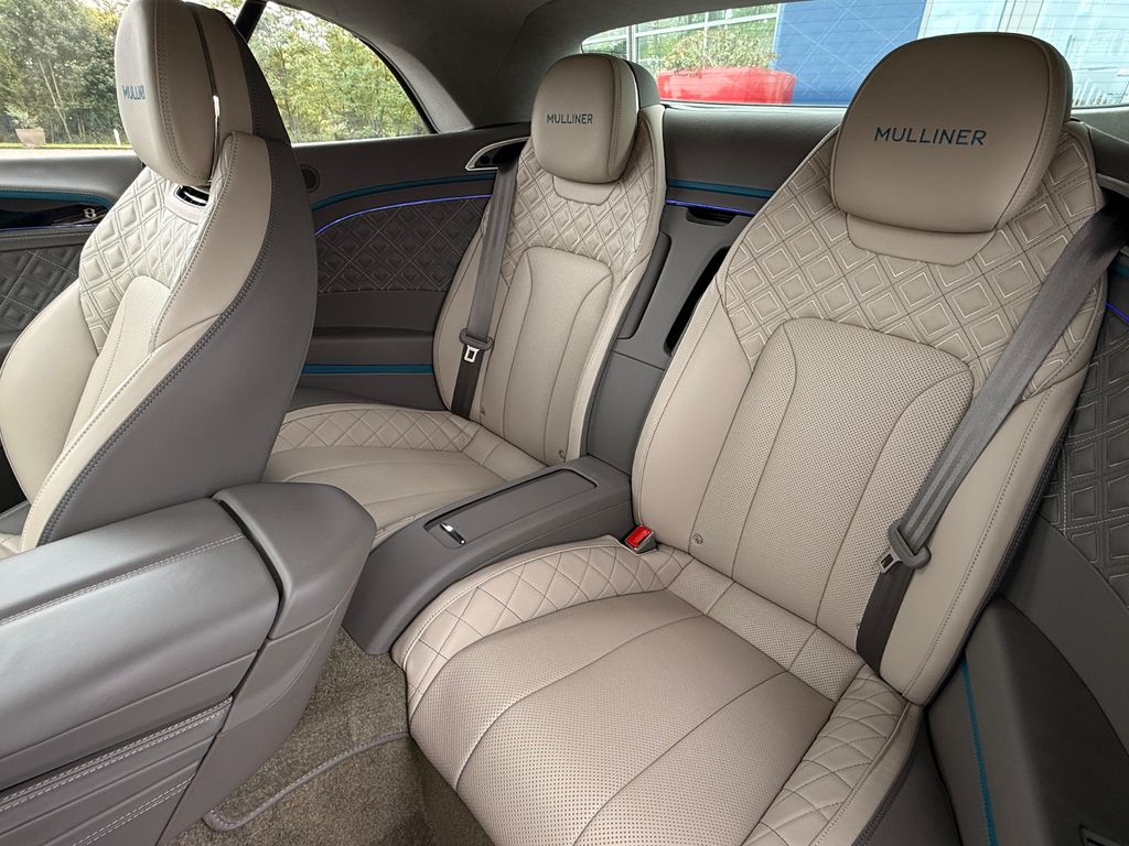 Bentley Continental GTC 2023