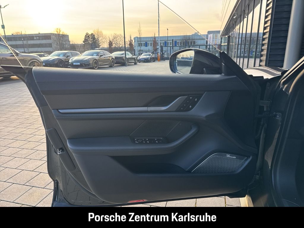 Porsche Taycan 2023